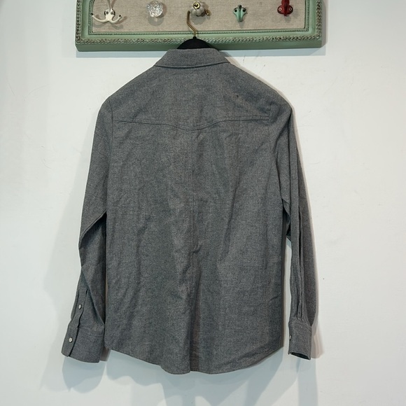 UNTUCKit her pearl snap button down long sleeve flannel Shirt grey nwot - Picture 6 of 7